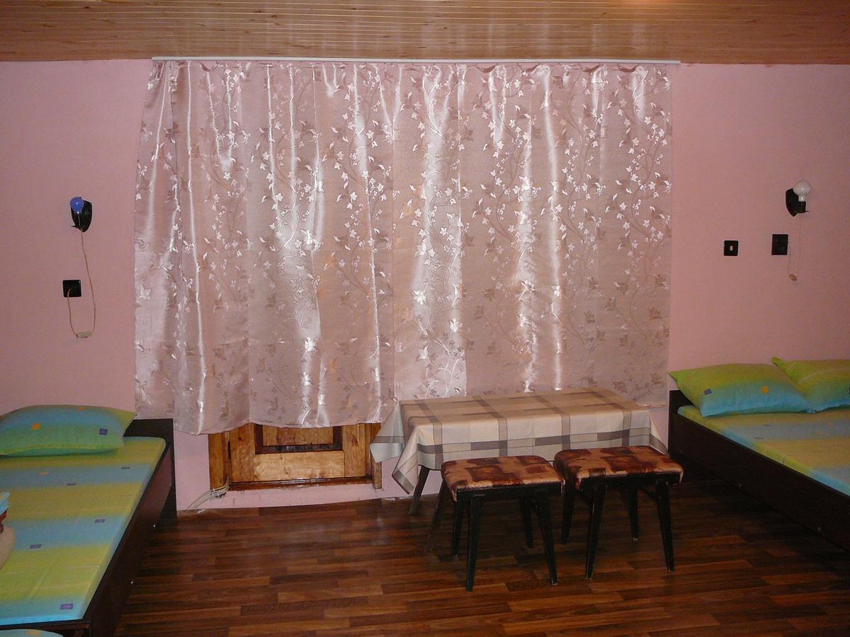 Mountain Sun Guest House Chiflik Ngoại thất bức ảnh