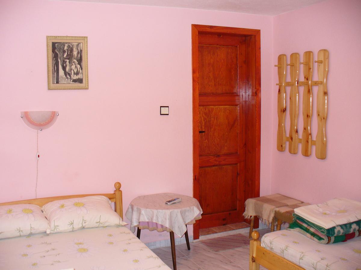 Mountain Sun Guest House Chiflik Ngoại thất bức ảnh